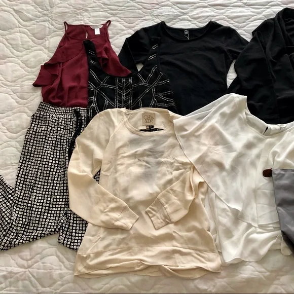 ❌DONATED❌ 8 item not so mystery box sz XS - S - Picture 2 of 12